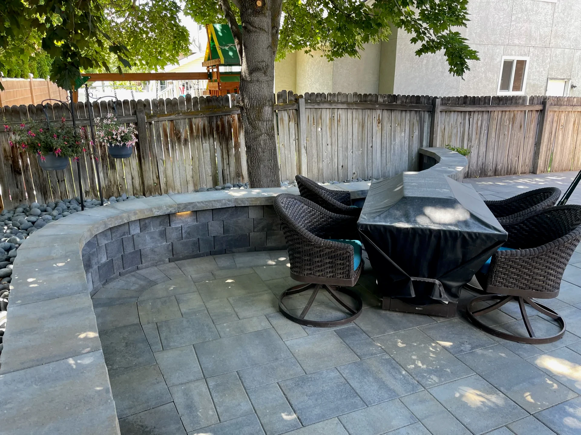 Curved Belgard seat wall with paver patio and outdoor seating