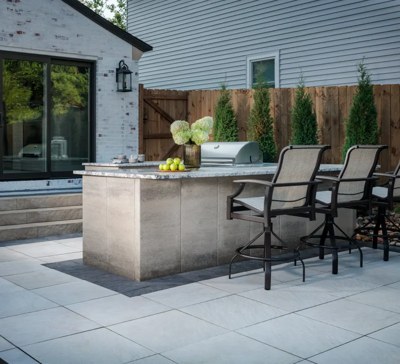 Belgard Artforms outdoor kitchen with Elements grill, Quarziti 2.0 patio floor, and Landing Step — manufacturer inspiration.